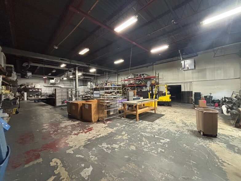 More Photos Of 1530 Progress Rd, Fort Wayne Manufacturing For Sale