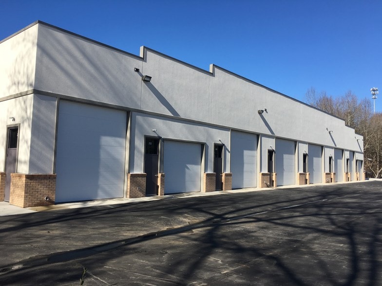 More Photos Of 8461 Possum Hollow Rd, Fort Mill Showroom For Lease