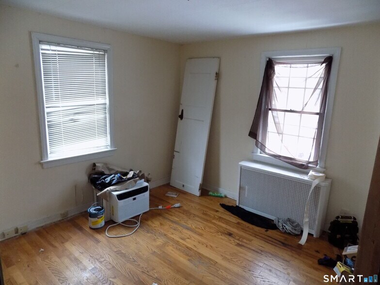 More Photos Of 941 Farmington Ave, Bristol Office Residential For Sale