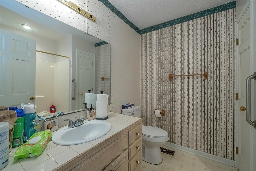 More Photos Of 714 College Dr, Anderson Apartments For Sale