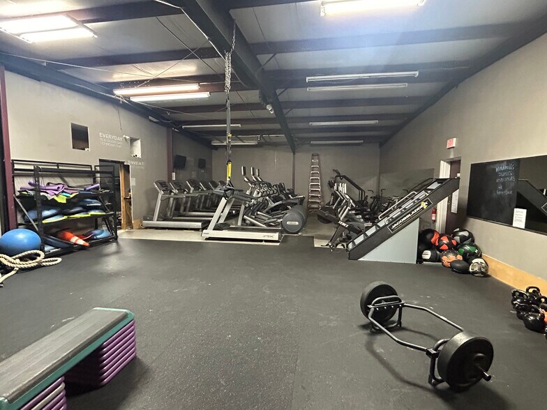 More Photos Of 15285 Highway 124, Beaumont Office For Sale