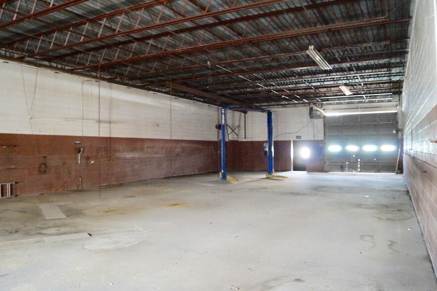 More Photos Of 1118 N Texas Ave, Odessa Auto Repair For Lease