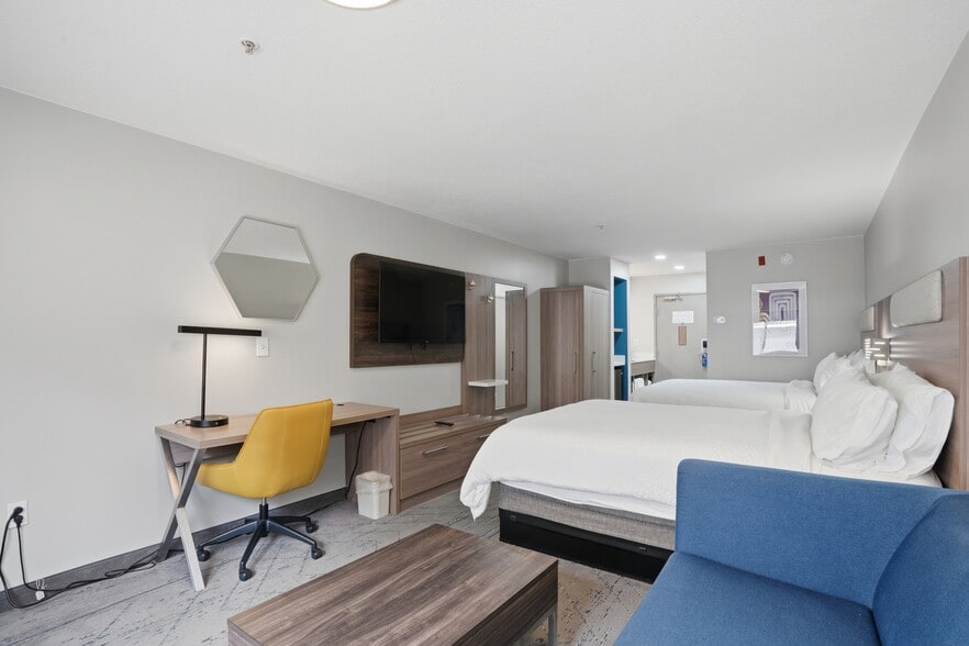 More Photos Of 10680 S Auto Mall Dr, Sandy Hotel For Sale