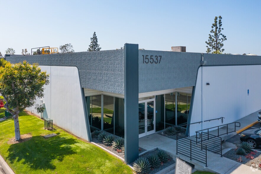 Primary Photo Of 15529-15537 S Blackburn Ave, Norwalk Warehouse For Lease