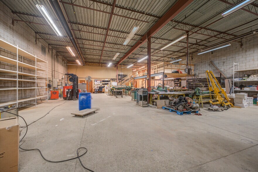 More Photos Of 114 Easton Rd, Brantford Industrial For Sale