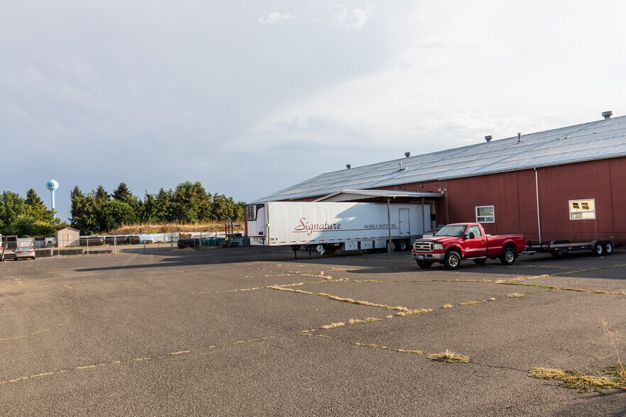 More Photos Of 1215 W Poplar St, Walla Walla Distribution For Lease