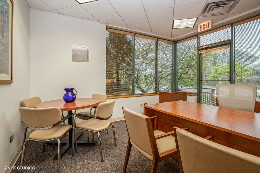 More Photos Of 1150 W Northwest Hwy, Mount Prospect Office For Sale