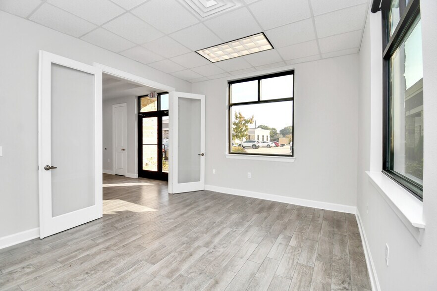 More Photos Of 830 Julie Rivers Dr, Sugar Land Unknown For Lease