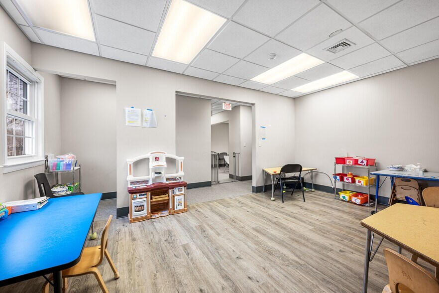 More Photos Of 131 Boston Post Rd, East Lyme Office For Lease