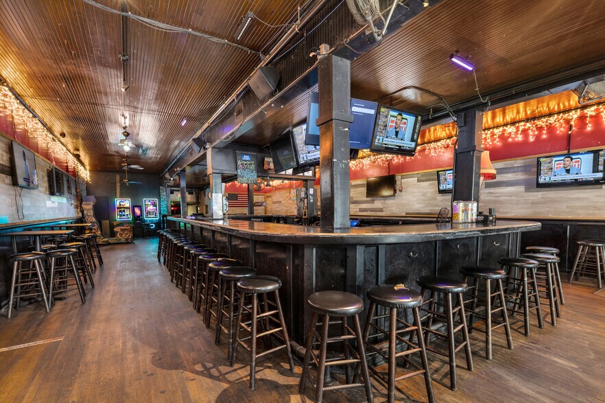 More Photos Of 139 E Hopkins St, San Marcos Bar For Sale