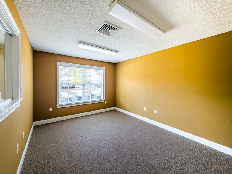 More Photos Of 415 Cowart Ave, Valdosta Office For Sale
