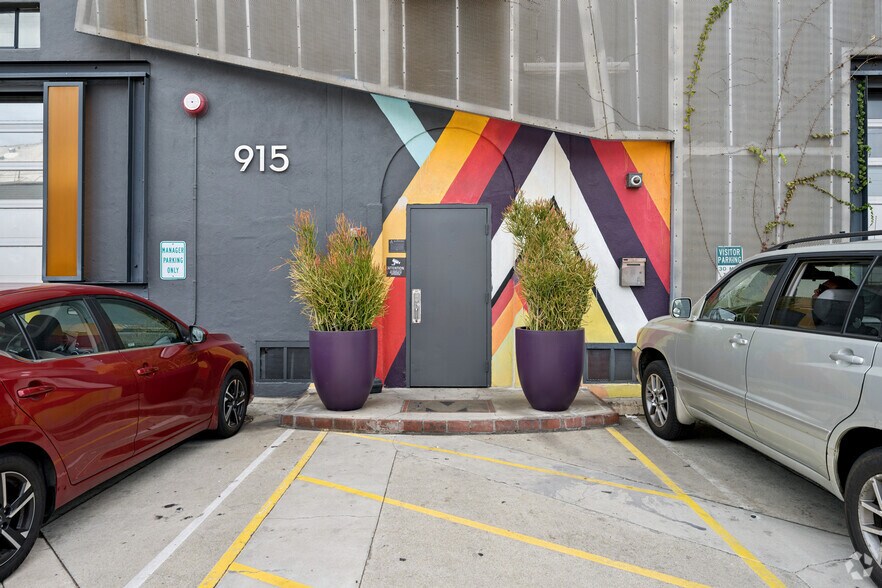 More Photos Of 915 Mateo St, Los Angeles Office For Lease