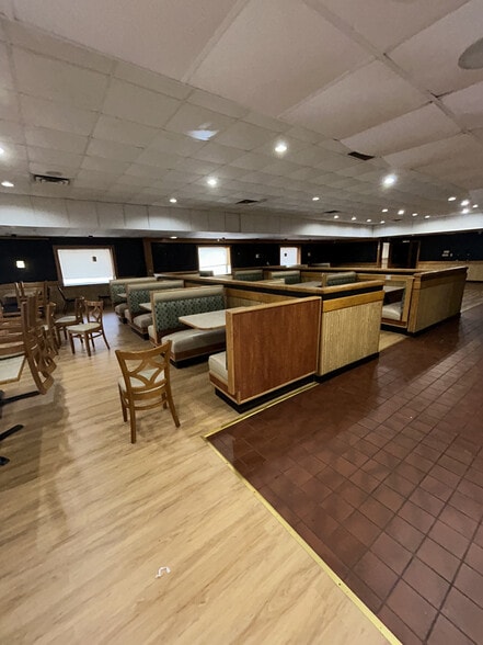 More Photos Of 6190 Broadway, Merrillville Restaurant For Sale