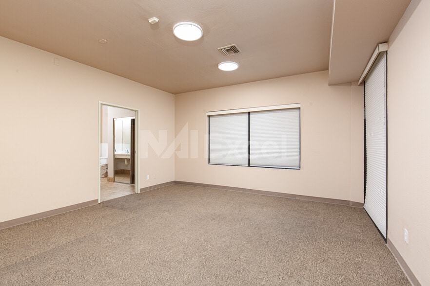 More Photos Of 3510 Cavaretta Ct, Las Vegas Warehouse For Lease