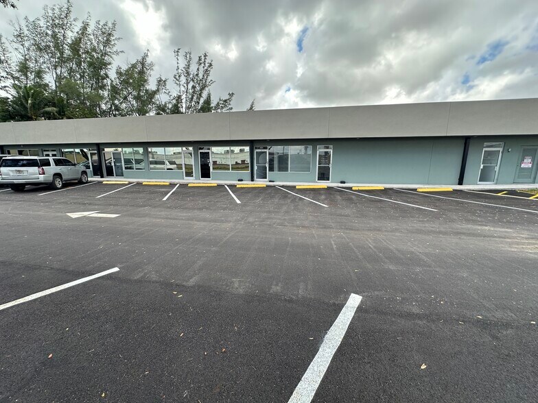 Primary Photo Of 2900-3050 Country Club Ln, Hallandale Beach Freestanding For Lease