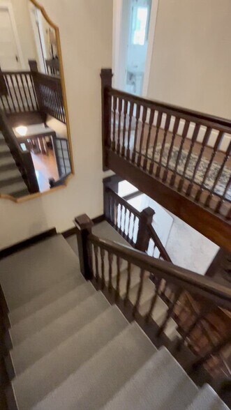 More Photos Of 313 E Charnwood St, Tyler Office For Lease