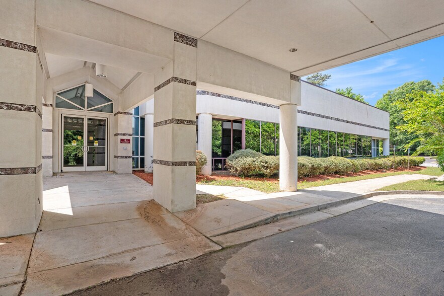 More Photos Of 4000 Corporate Center Dr, Morrow Medical For Sale