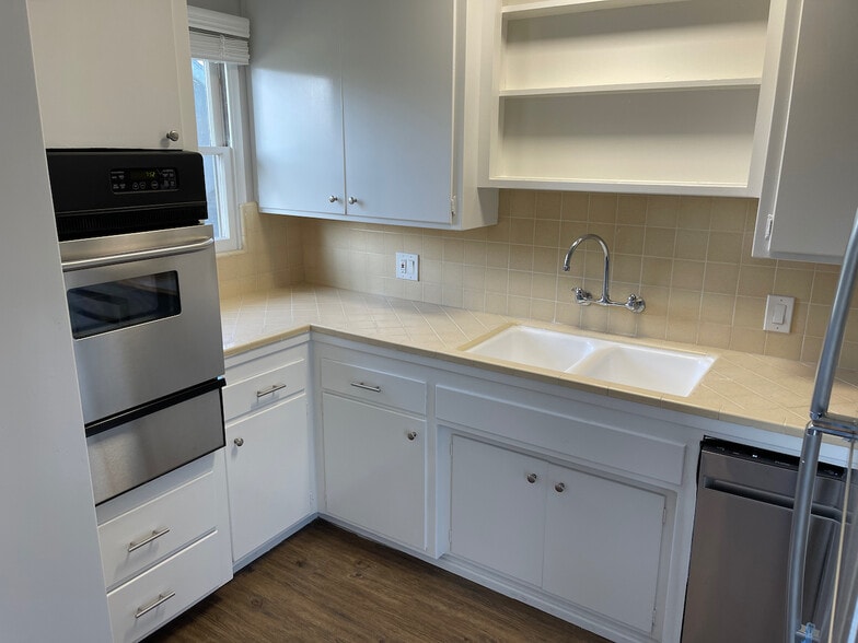 More Photos Of 147 N Myrtle Ave, Monrovia Apartments For Sale