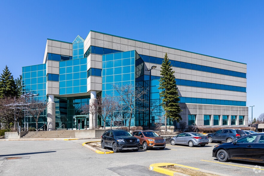More Photos Of 555 Boul Dr-Frederik-Philips, Montréal Office For Lease