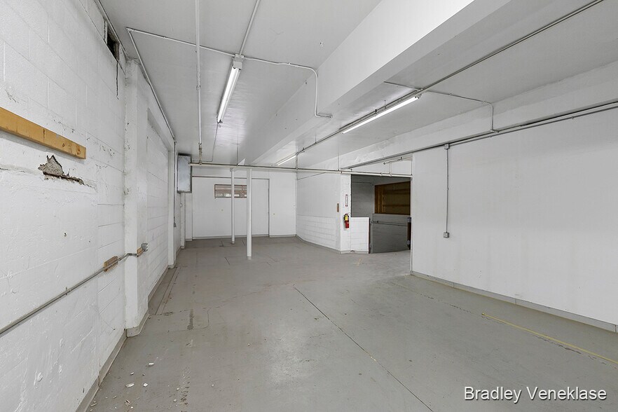 More Photos Of 200 S Division Ave, Grand Rapids Storefront Retail Office For Lease