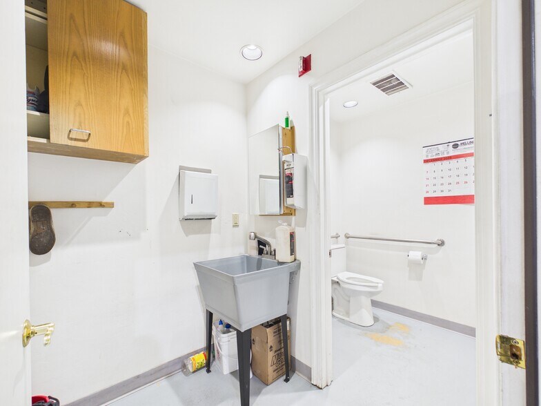 More Photos Of 3930 Woodside Blvd, Hailey Industrial For Sale