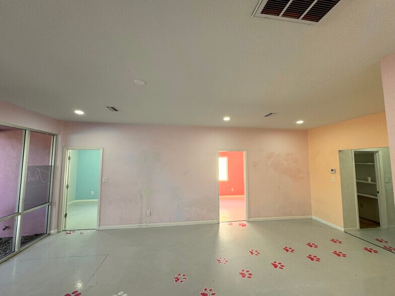 More Photos Of 463 Grant St, Dunedin Restaurant For Lease