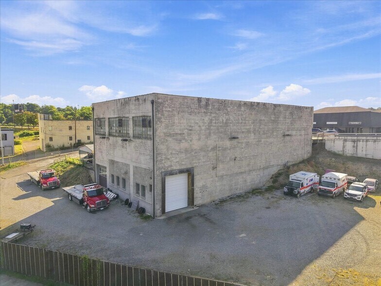 More Photos Of 529 E Broadway Ave, Maryville Auto Repair For Sale