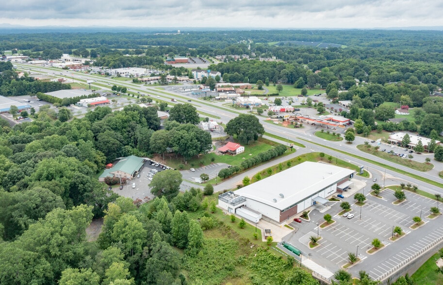 More Photos Of 938 Grove St, Shelby Fast Food For Sale