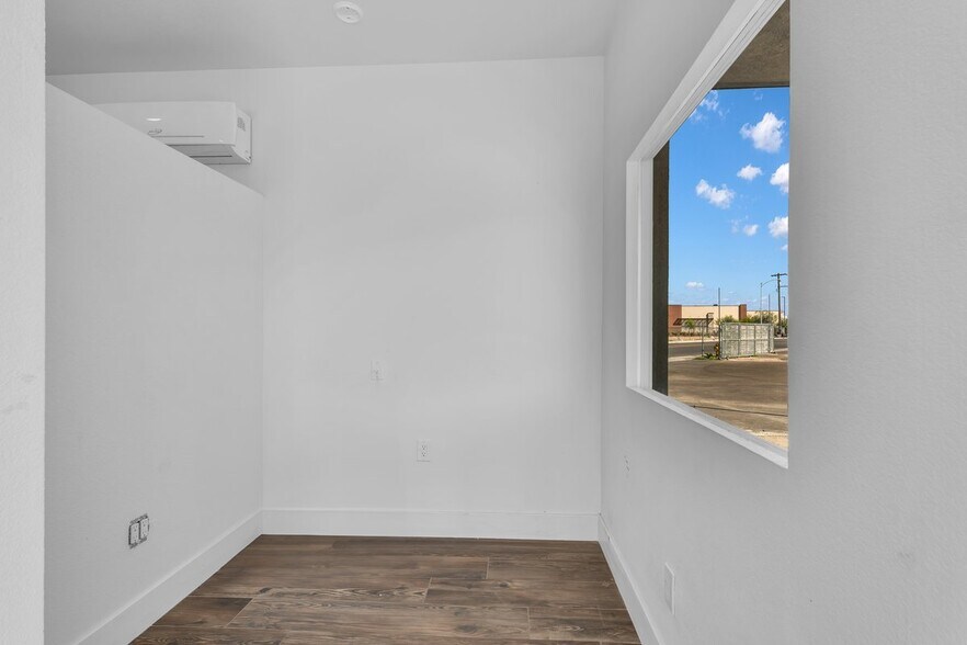 More Photos Of 2550 Fremont St, Las Vegas Auto Dealership For Sale