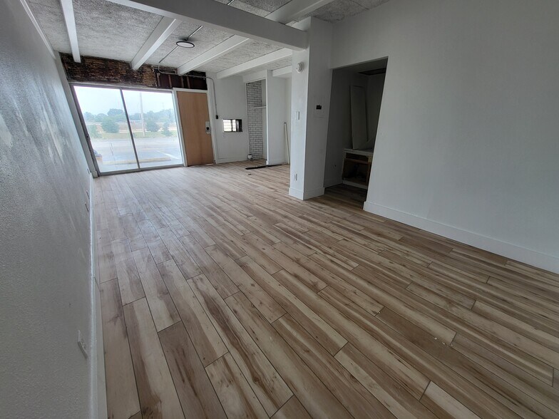 More Photos Of 7350 N Hanley Rd, Hazelwood Hotel For Sale