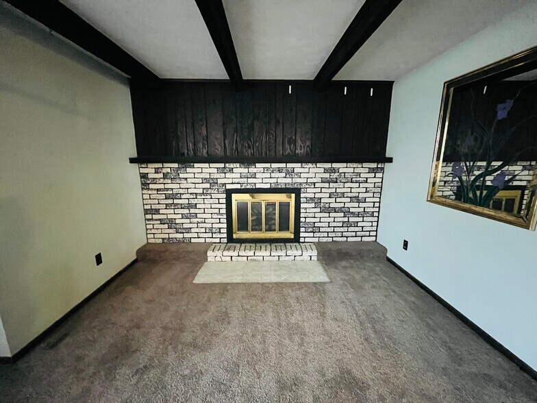 More Photos Of 919 S Pine St, Norfolk Flex For Sale