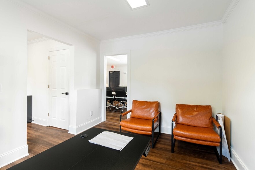 More Photos Of 4105 Hillsboro Cir, Nashville Office For Sale