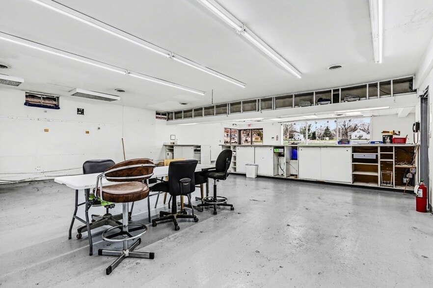 More Photos Of 240 Columbus st, Lithopolis Auto Repair For Sale