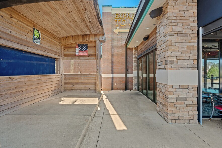 More Photos Of 1025 Industrial Dr, Crestview General Retail For Sale