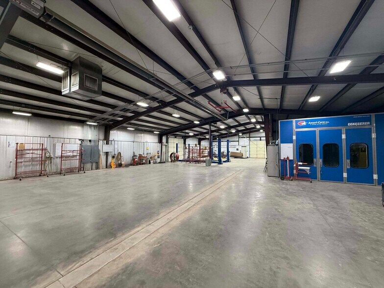 More Photos Of 1705 W Walnut St, Paris Industrial For Lease