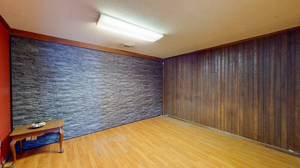 More Photos Of 5534/5546 Waterlevel Hwy, Cleveland Light Distribution For Sale