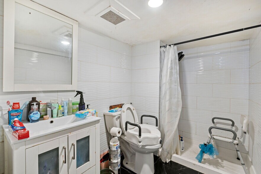 More Photos Of 135-137 Griffith St, Jersey City Storefront Retail Residential For Sale