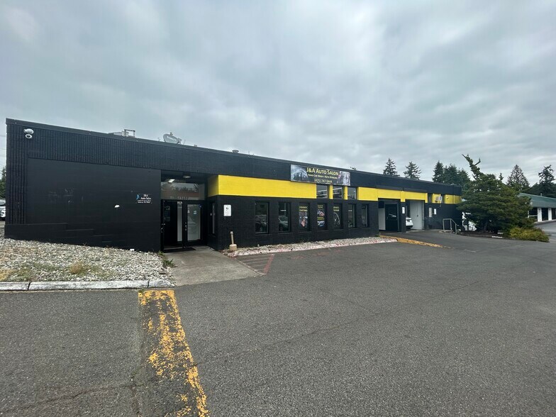 More Photos Of 13600 NE Spring Blvd, Bellevue Warehouse For Lease