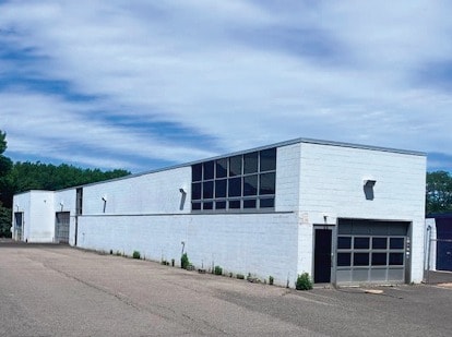 More Photos Of 18 Cindy Ln, Tinton Falls Auto Dealership For Lease