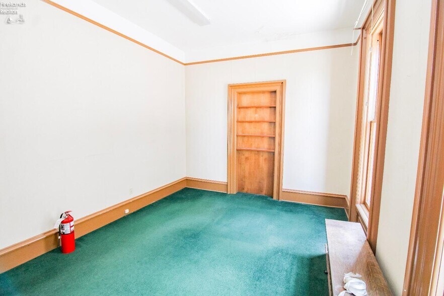 More Photos Of 516 W Washington St, Sandusky Office For Sale