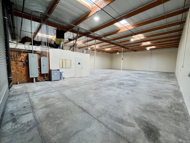 More Photos Of 1455 Palomares Ave, La Verne Warehouse For Lease