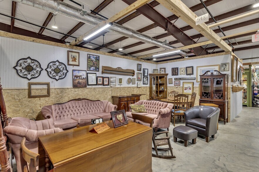 More Photos Of 2120 Old Highway 431 S, Greenbrier Freestanding For Sale