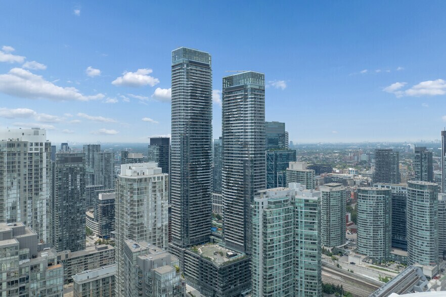 More Photos Of 23 Spadina Ave, Toronto Apartments For Lease