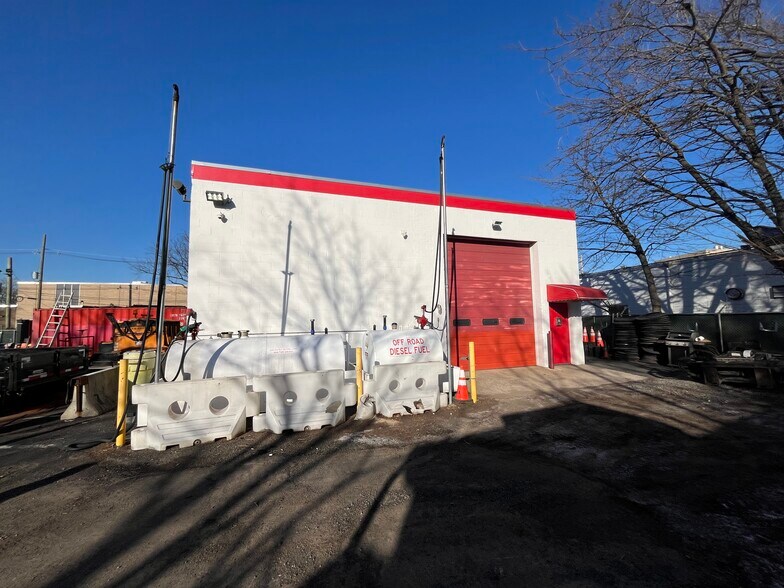 More Photos Of 200 Swenson Dr, Kenilworth Warehouse For Lease