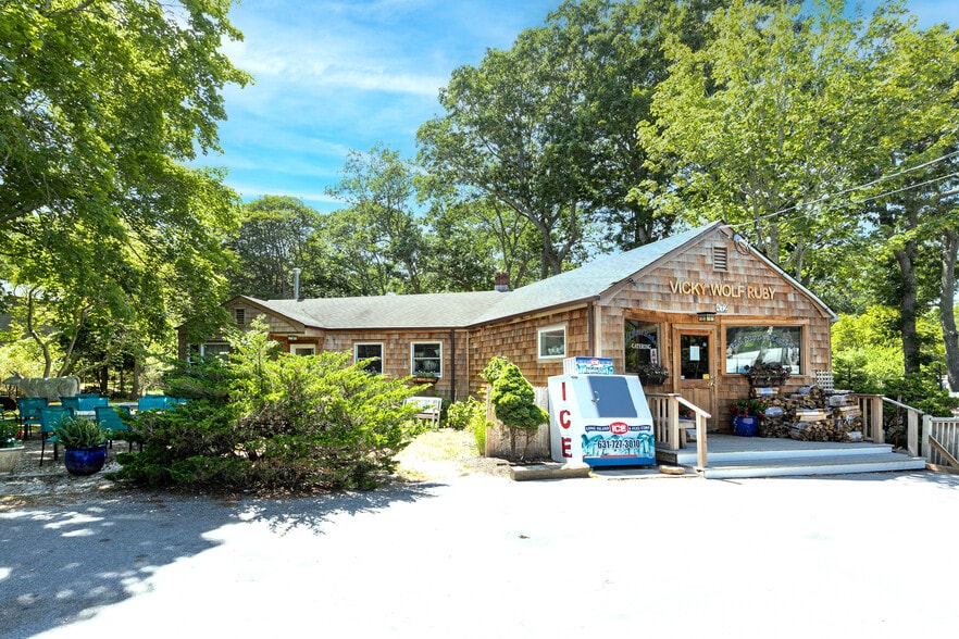 More Photos Of 472 Old Stone Hwy, East Hampton Storefront Retail Residential For Sale