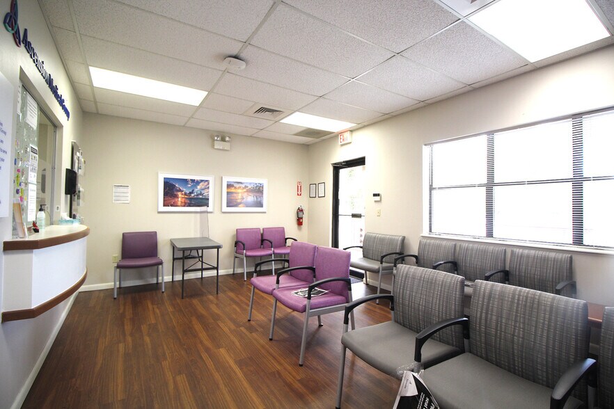 More Photos Of 2233 Park Ave, Orange Park Office For Sale