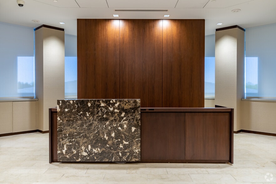 More Photos Of 2600 W Big Beaver Rd, Troy Office For Lease