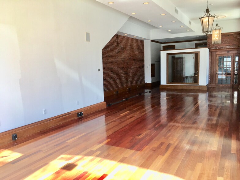 More Photos Of 366 W Broadway, Boston Storefront Retail Residential For Lease