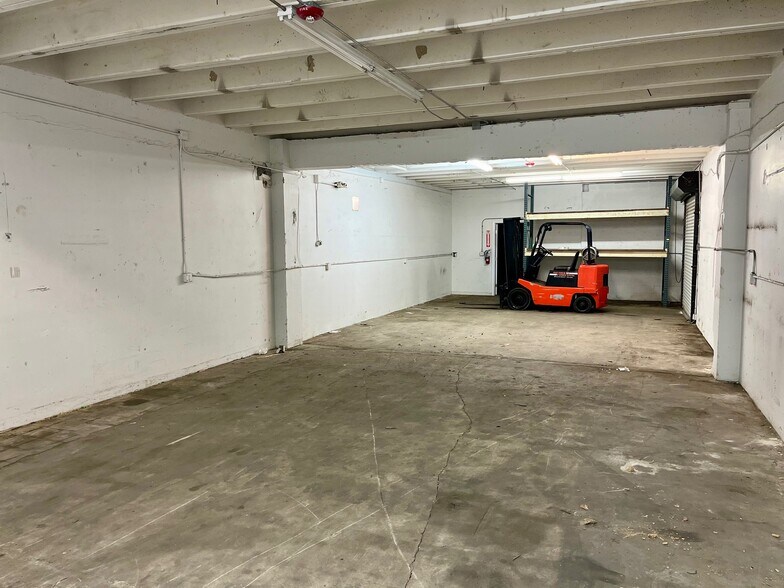 More Photos Of 2000 N Dixie Hwy, Hollywood Light Manufacturing For Lease