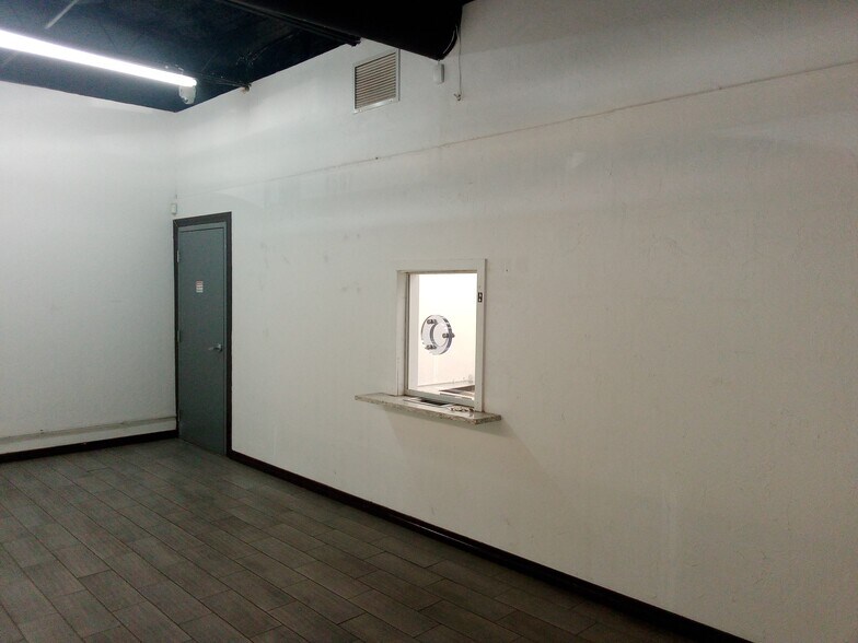 More Photos Of 4501-4527 NW 10th St, Oklahoma City General Retail For Lease